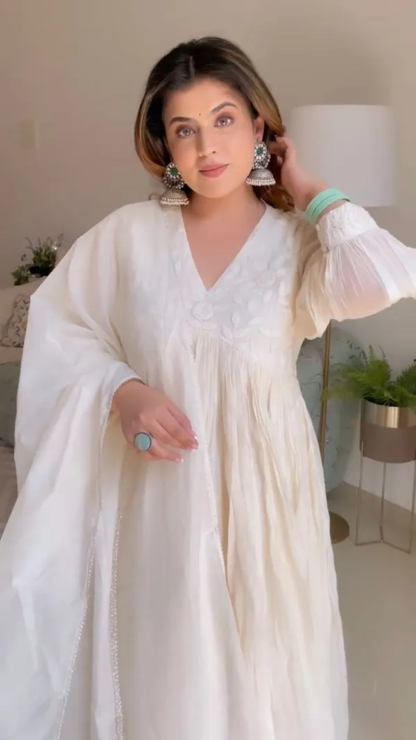 Americanchoice White Embroidered Chanderi Kurta With Lining Inside Along With Pant & Chanderi Dupatta Set - Image 7