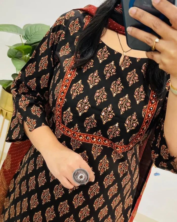 Cotton Printed Kurta With Pant & Dupatta Set - Image 3