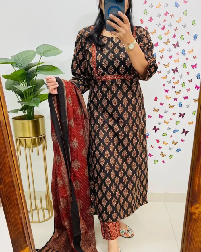 Cotton Printed Kurta With Pant & Dupatta Set - Image 4