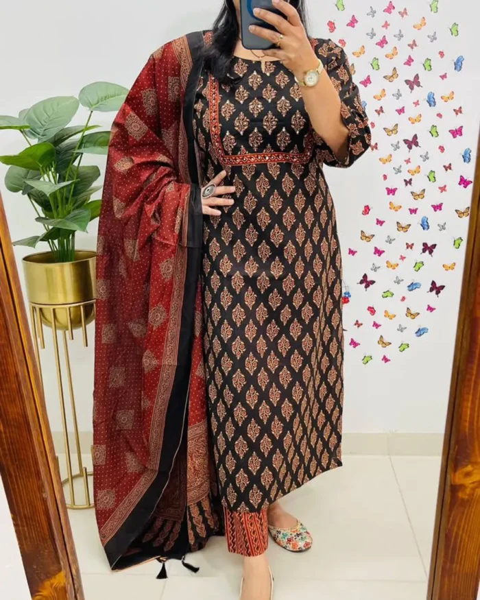 Cotton Printed Kurta With Pant & Dupatta Set - Image 6