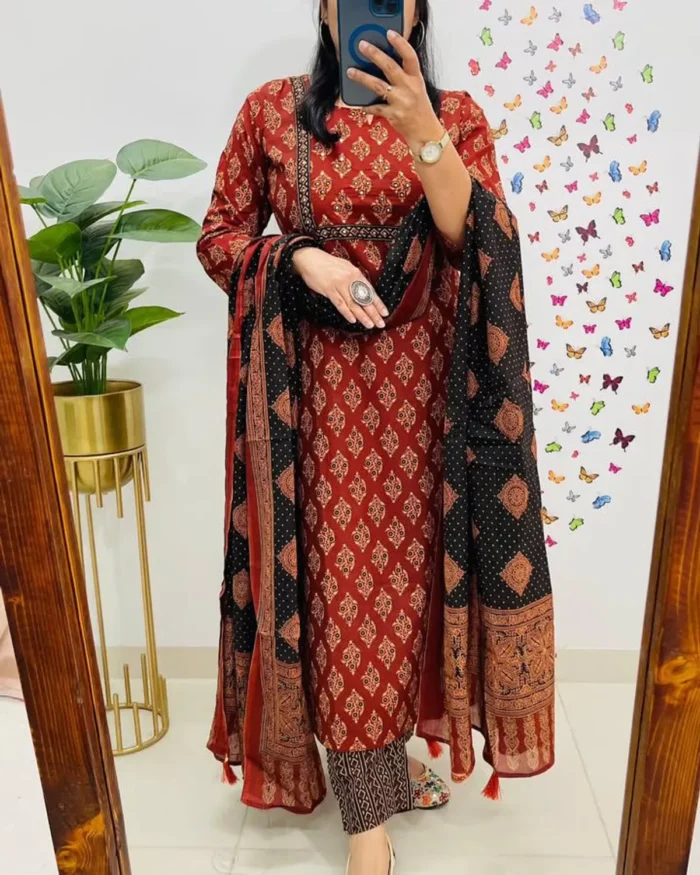 Cotton Printed Kurta With Pant & Dupatta Set - Image 7