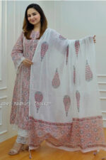 Women Cotton Blend Kurta Pant Dupatta Set - Image 4