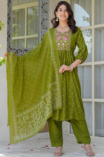 Women Ethnic Motifs Embroidered Regular Thread Work Kurta & Trousers & Dupatta - Image 3